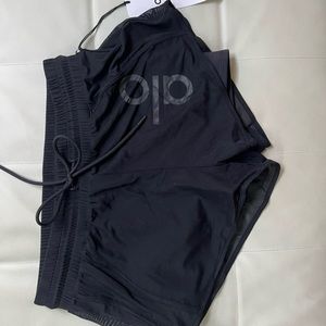 ALO NWT SIZE MED AMBIENCE SHORT